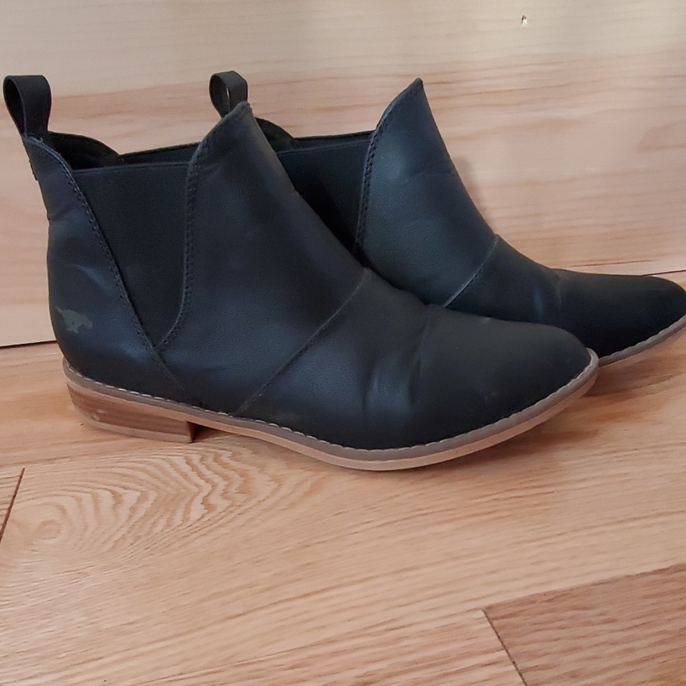 Black ankle boot